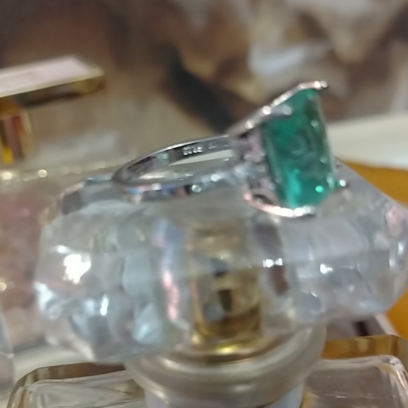 Huge sparkly green gemstone silver ring US8 - Picture 3 of 5